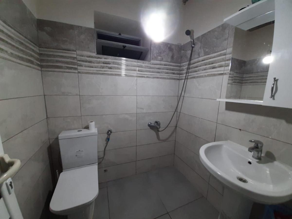 Guest House Emanueli Tropoje Luaran gambar