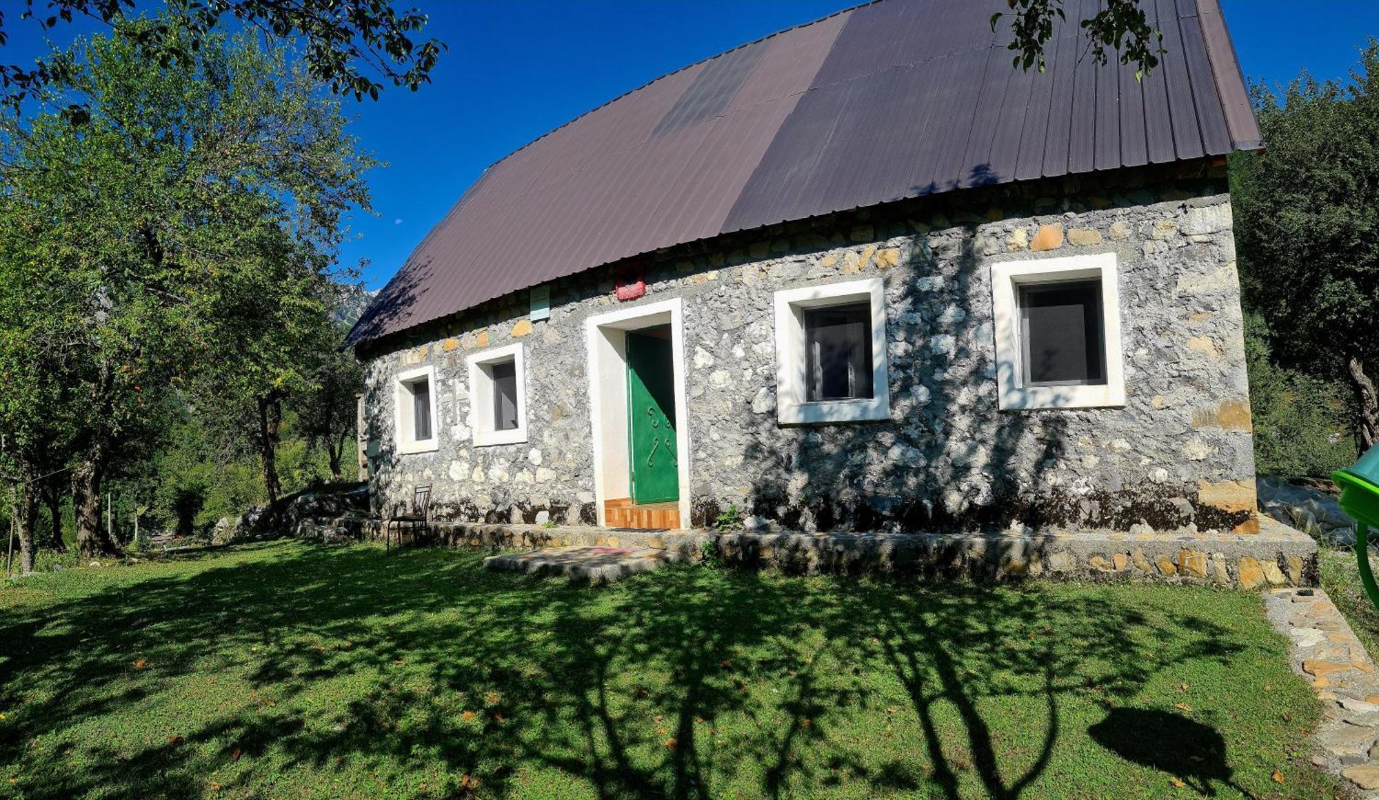 Guest House Emanueli Tropoje Luaran gambar